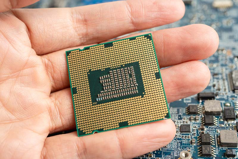 عکس cpu روی دست