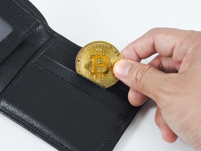 عکس سکه بیت کوین در کیف پول