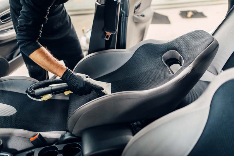 عکس با کیفیت از بخارشویی صندلی ماشین