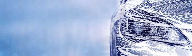 عکس با کیفیت از کف روی چراغ عقب در کارواش