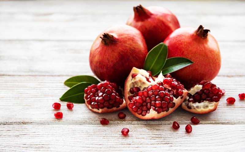 تصویر زیبا از تعدادی انار