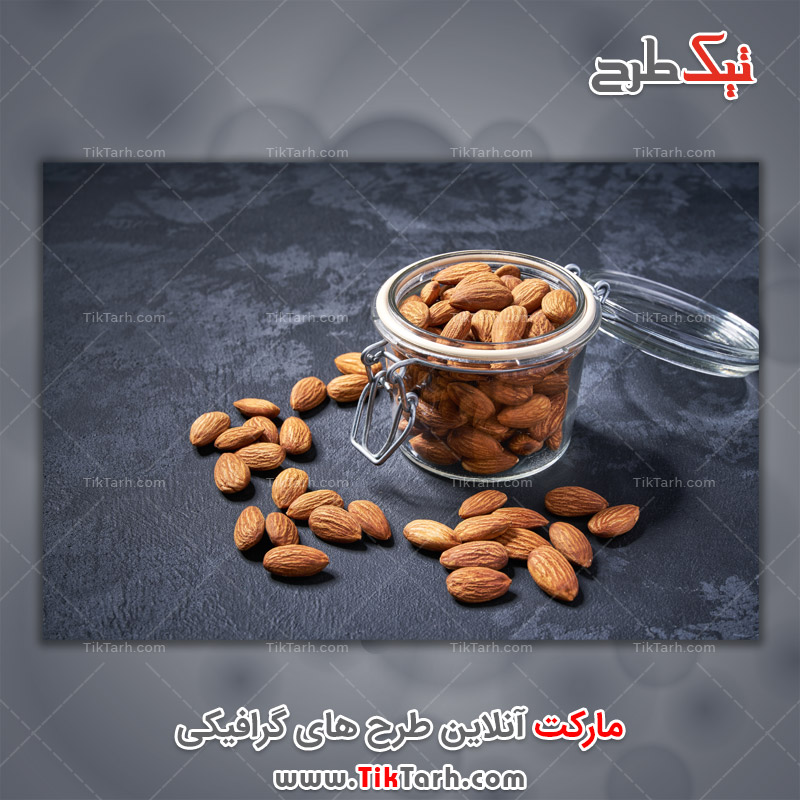 تصویر با کیفیت بالا ظرف شیشه ای و مغز بادام