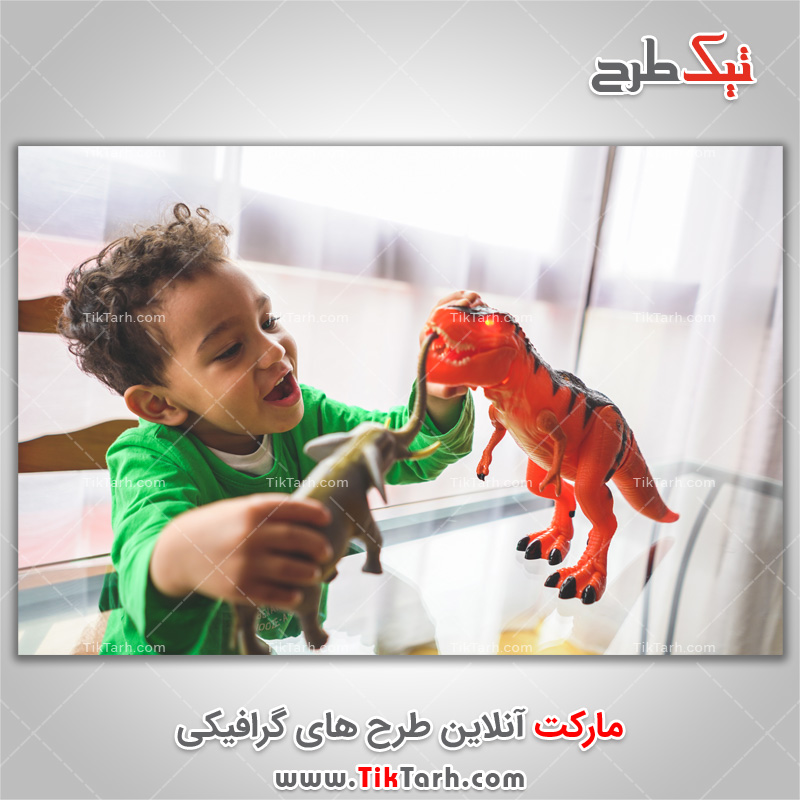 عکس لارج فرمت بازی کردن کودک