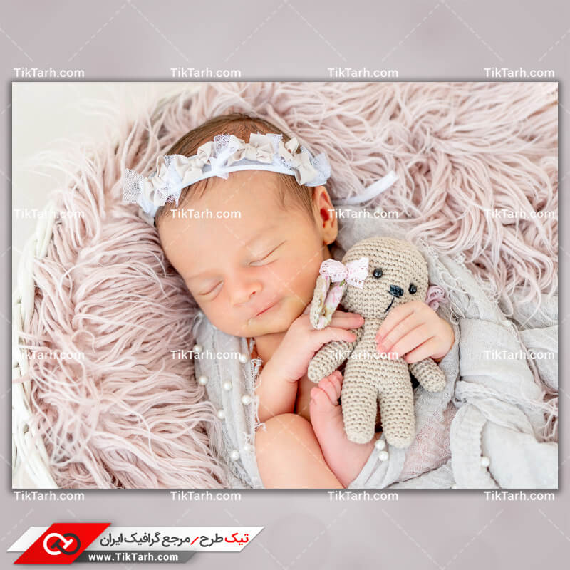 دانلود تصویر با کیفیت کودک خوابیده با عروسک