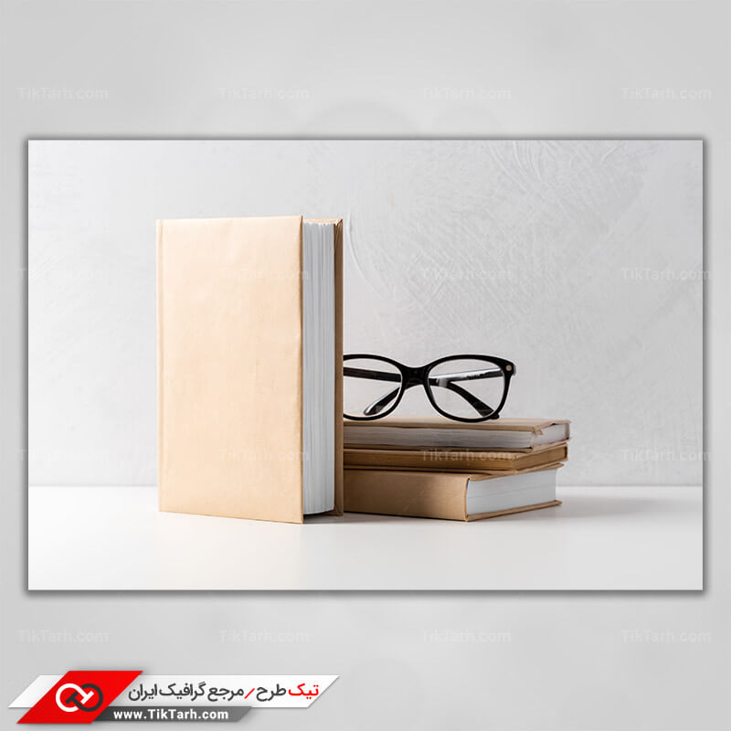 دانلود تصویر با کیفیت کتاب و عینک مطالعه