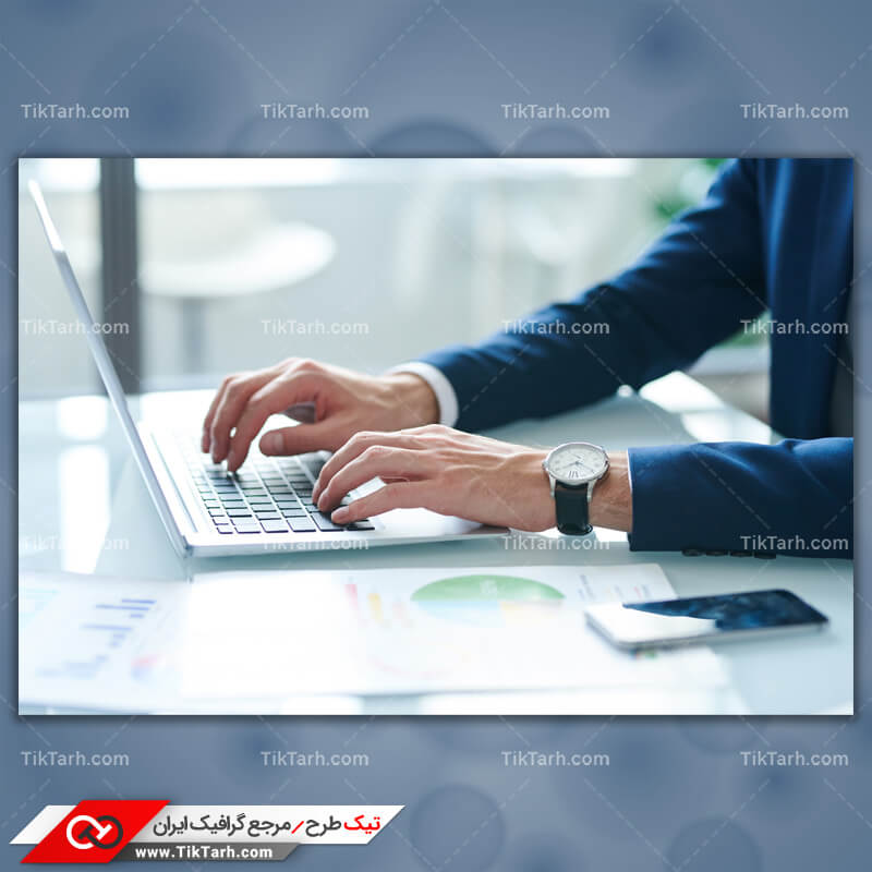 دانلود تصویر گرافیکی کار کردن با لپ تاپ