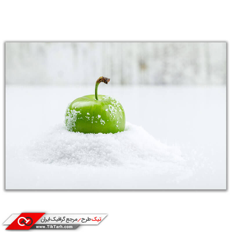 عکس باکیفیت گوجه سبز روی نمک