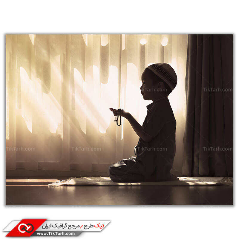 دانلود تصویر با کیفیت کودک در حال نماز