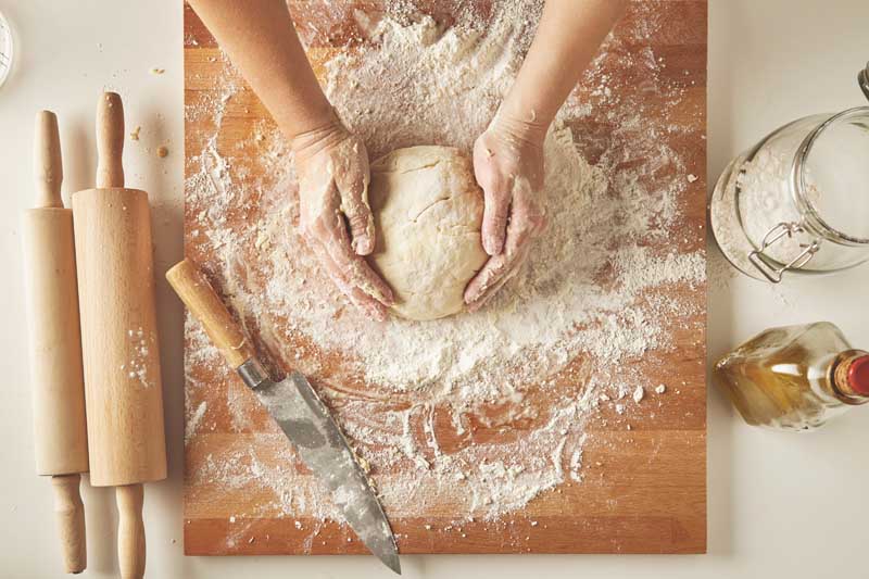 عکس لارج فرمت صاف کردن خمیر