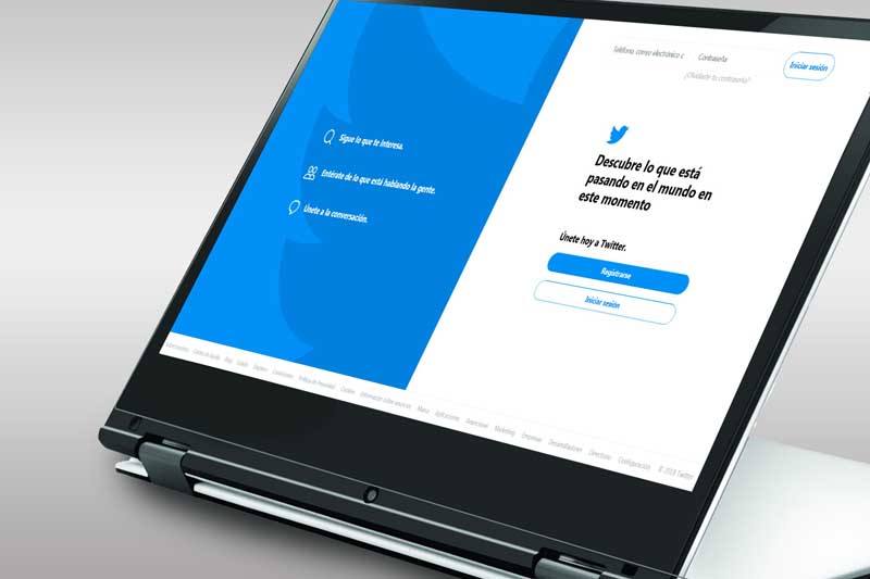 عکس صفحه توئیتر در لپ تاپ