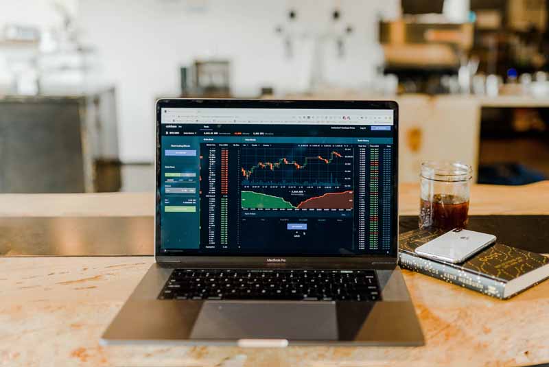 دانلود عکس با کیفیت ارزش سهام در لپ تاپ