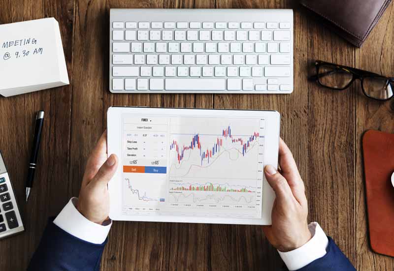 دانلود عکس کار در بورس با تبلت