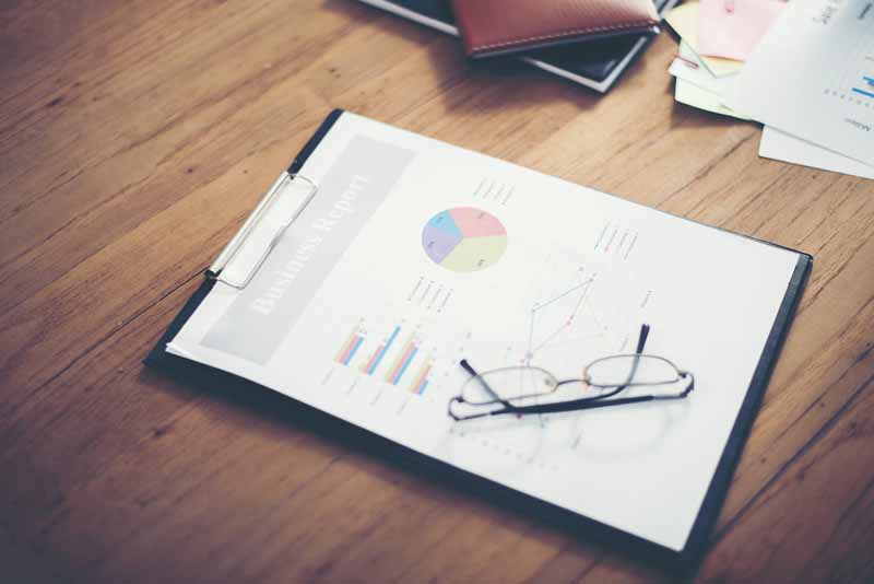 دانلود عکس وضعیت نمودار سهام روی کاغذ