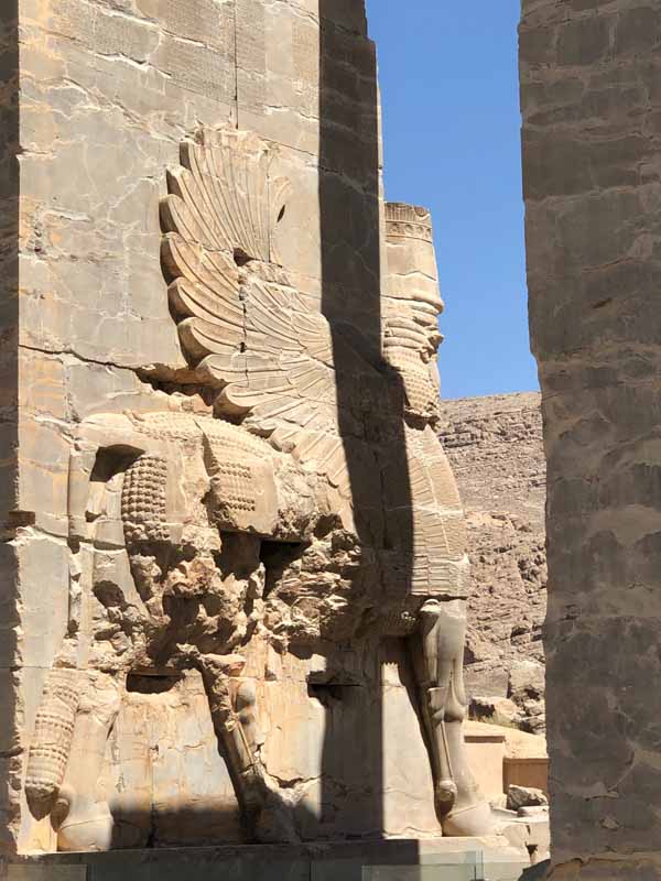 تصویر باکیفیت مجسمه در تخت جمشید