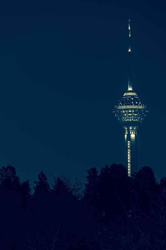 تصویر باکیفیت برج میلاد در شب