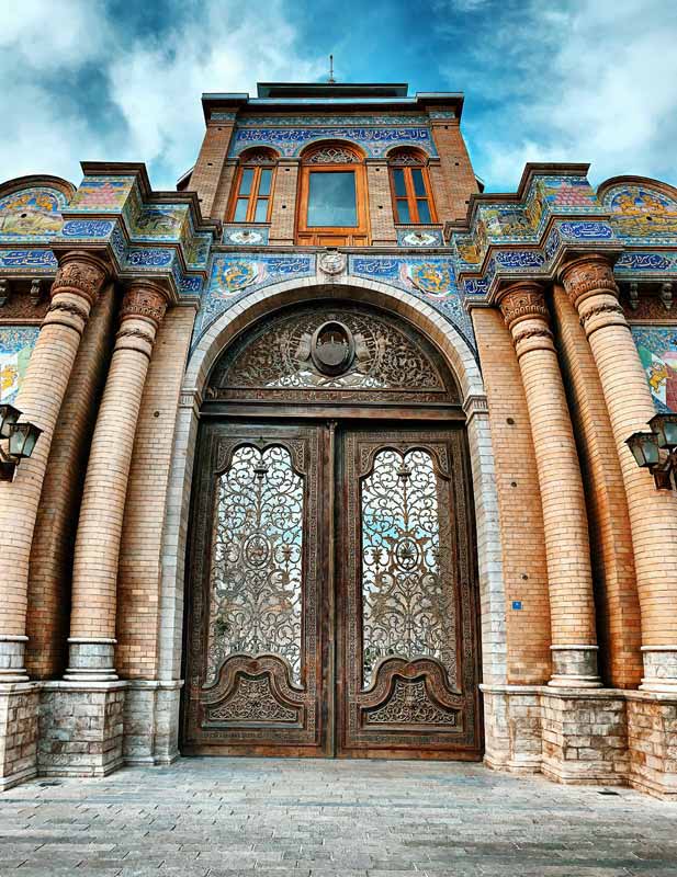 تصویر باکیفیت سر در باغ ملی