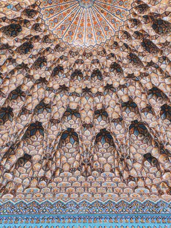 تصویر باکیفیت نمای زیر گنبد