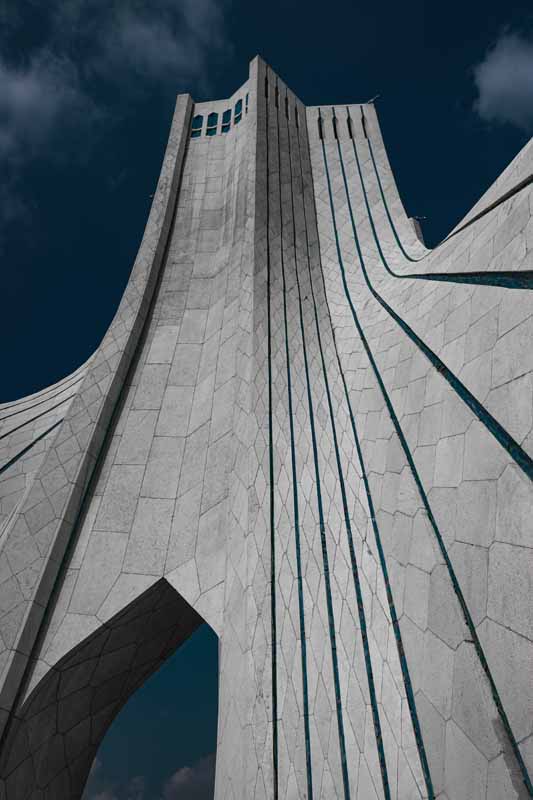 تصویر باکیفیت نمای نزدیک از برج آزادی