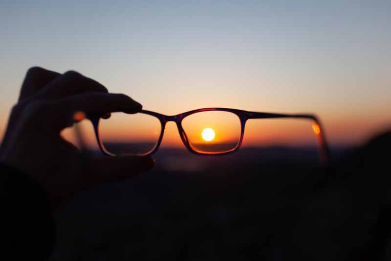 دانلود عکس عینک شیشه ای