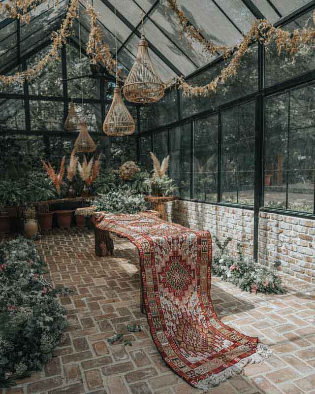 تصویر باکیفیت گلخانه و فرش