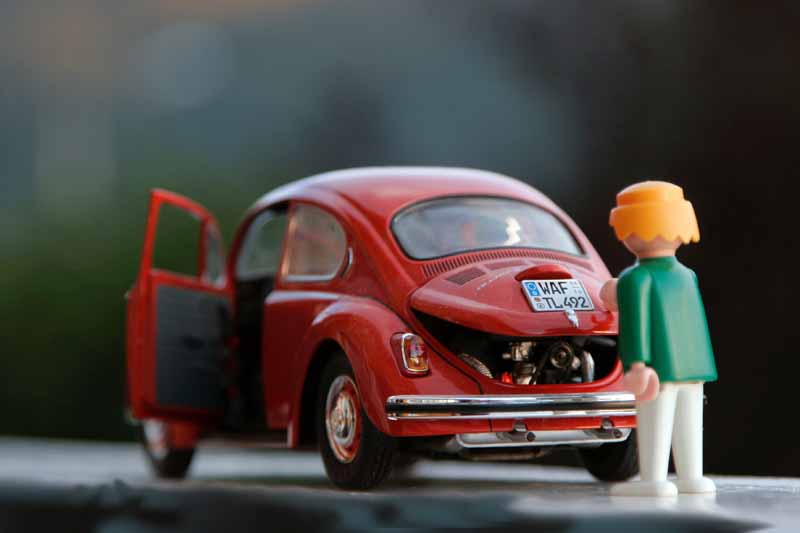دانلود تصویر اسباب بازی فولکس قرمز