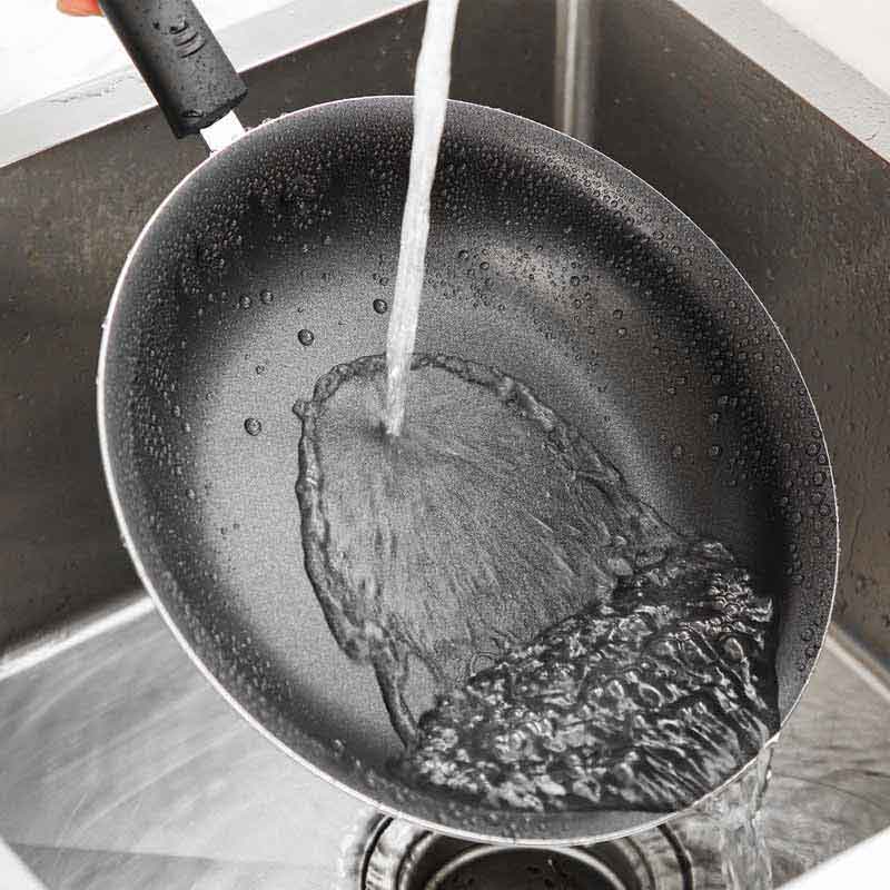عکس شستشوی ماهیتابه