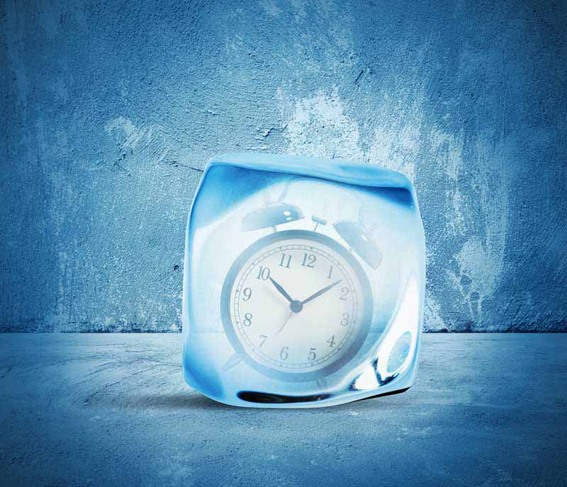عکس فانتزی ساعت داخل یخ