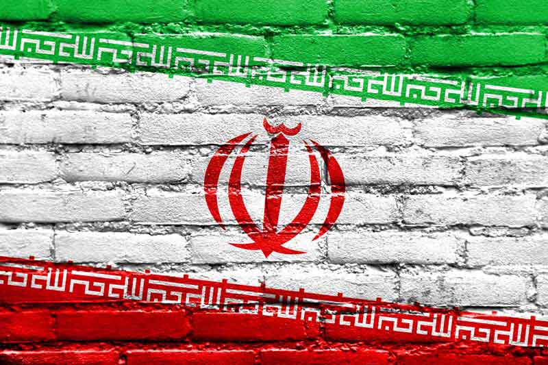 تصویر با کیفیت پرچم ایران روی دیوار