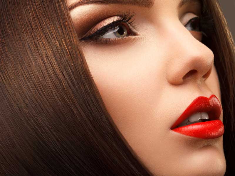 عکس گرافیکی آرایش صورت با رژ لب
