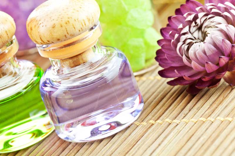 عکس لارج فرمت شیشه عطر و گل