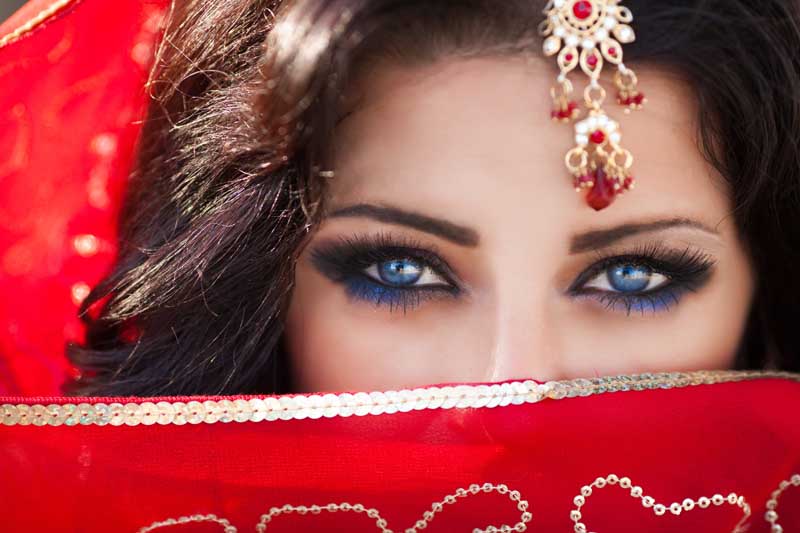 عکس لارج فرمت خانم با چشم آبی