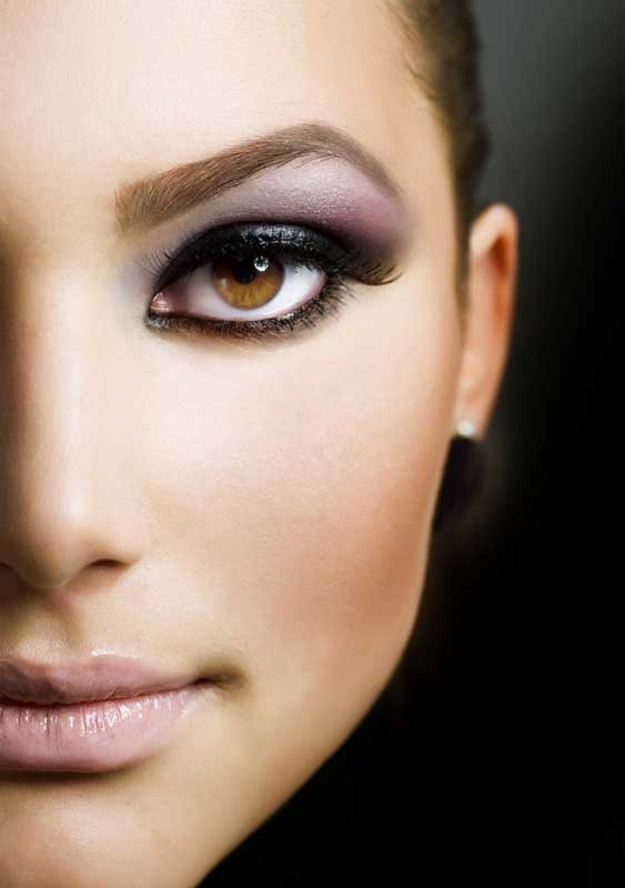 تصویر با کیفیت خانم با نیم رخ آرایش شده