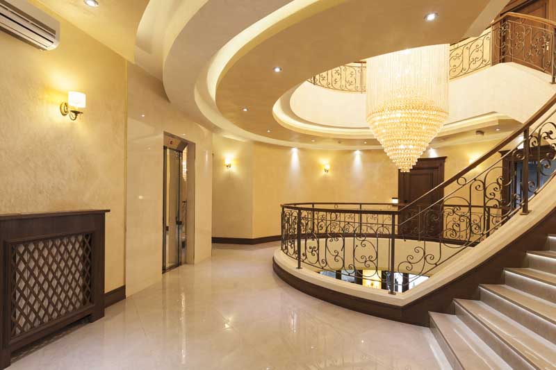 تصویر زیبا از راه پله در یک خانه شیک