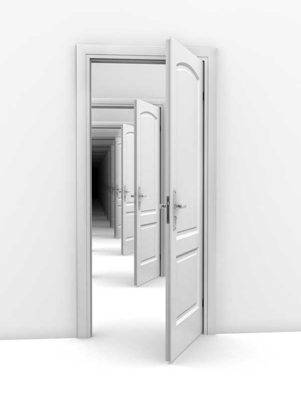 عکس با کیفیت هنری از درب های نیمه باز