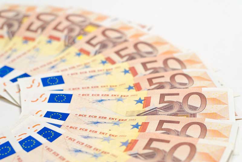 دانلود تصویر با کیفیت تعدادی اسکناس پنجاه یورویی