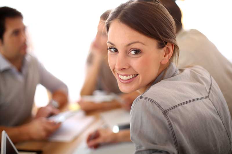دانلود عکس لارج فرمت خانم در جلسه