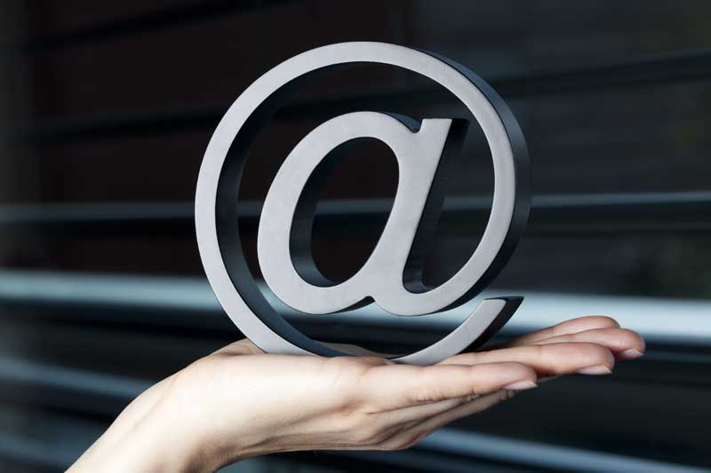 عکس زیبا از نماد ات ساین در دست