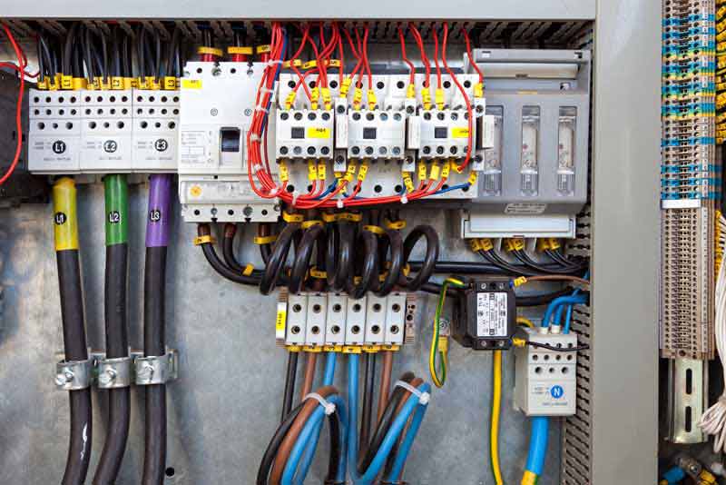 عکس با کیفیت از یک تابلو برق سه فاز