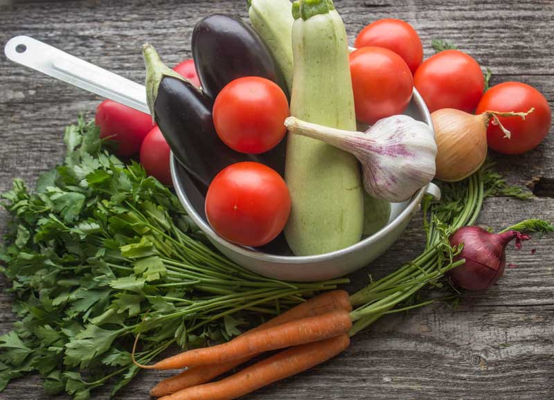 عکس زیبا از گوجه و بادمجان در تابه