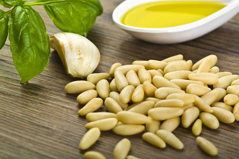 عکس زیبا از یک حبه سیب با روغن