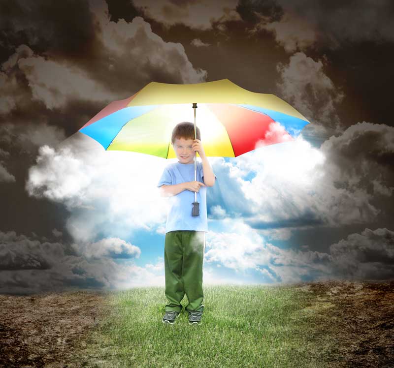 دانلود عکس با کیفیت کودک با چتر رنگی