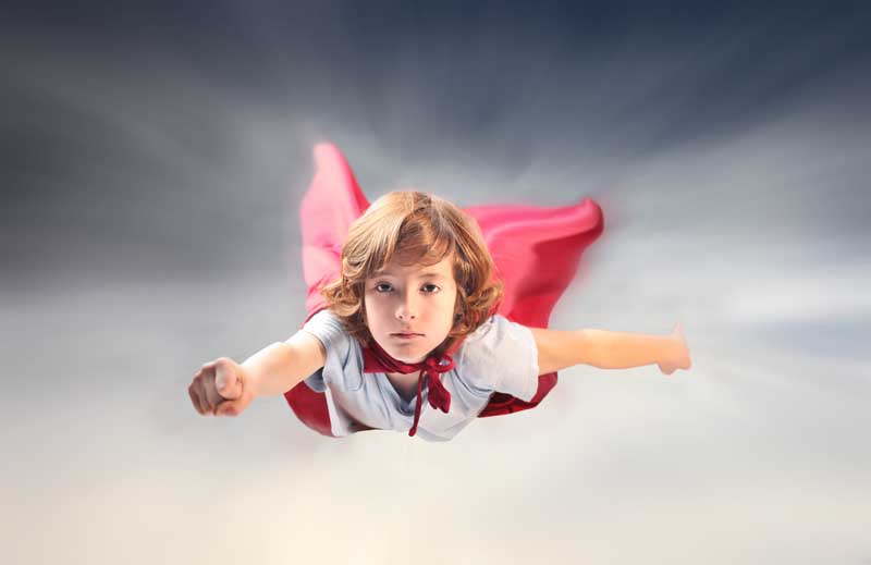 دانلود تصویر با کیفیت پسر پر قدرت در حال پرواز