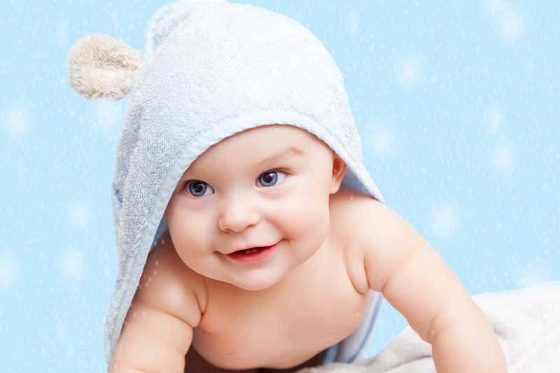 دانلود تصویر با کیفیت نوزاد و حوله خرگوشی