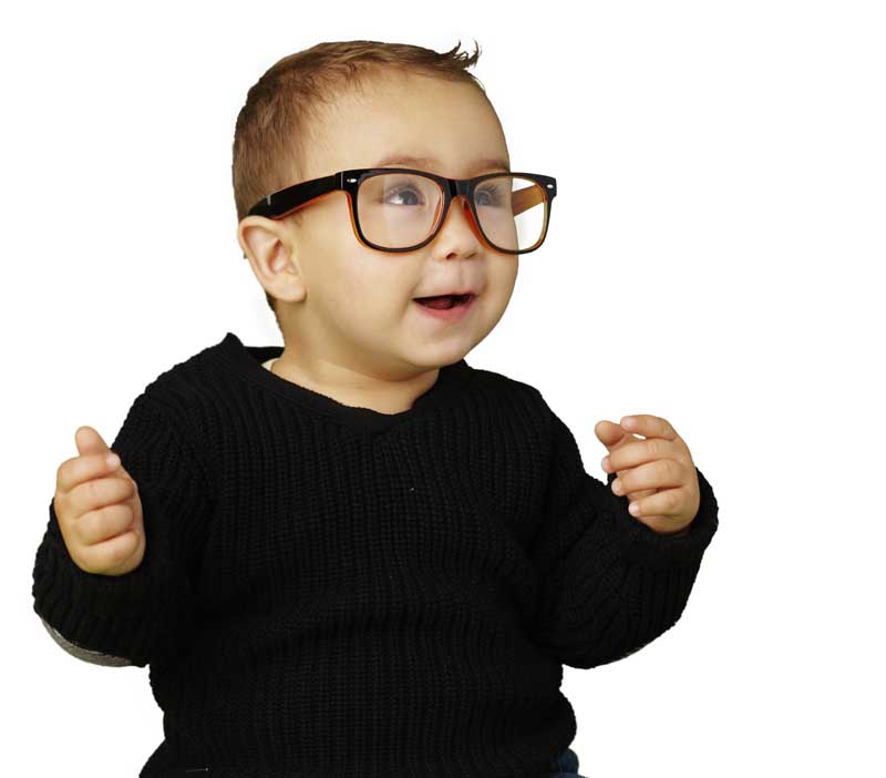 دانلود تصویر باکیفیت کودک عینکی با لباس مشکی