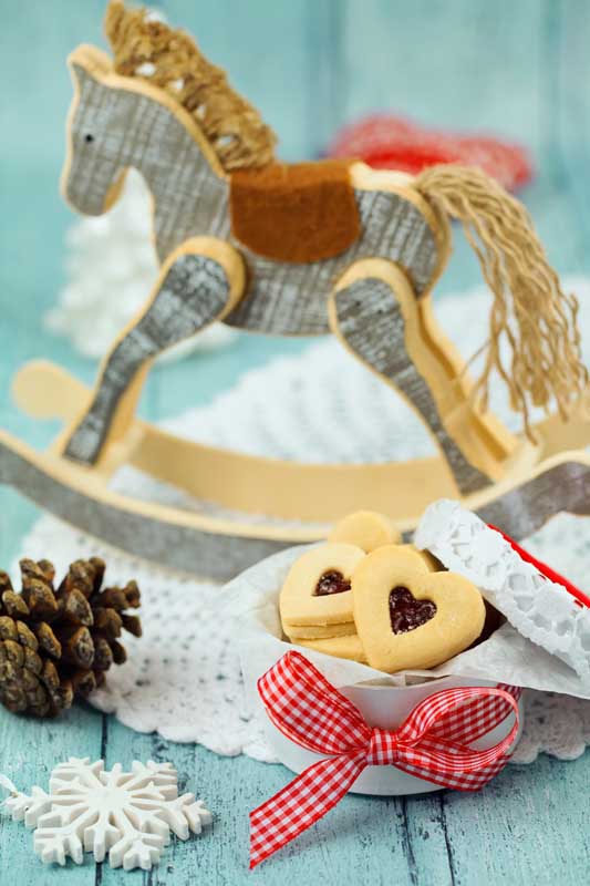 عکس از اسب چوبی برای تزئین کریسمس