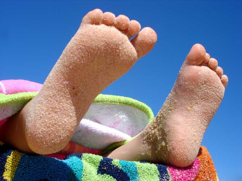 عکس زیبا از پا های ماسه ای