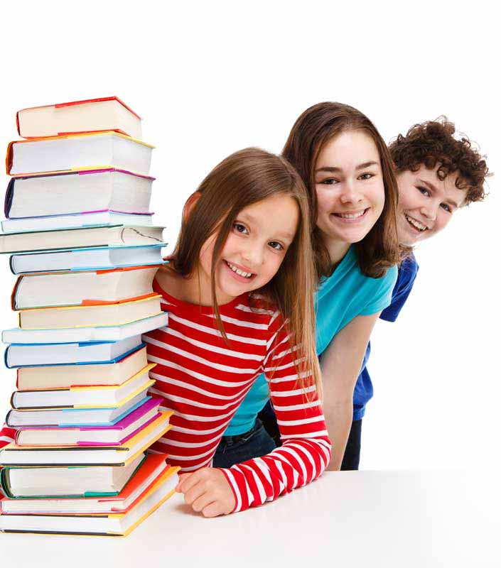 دانلود تصویر باکیفیت سه کودک کتاب دوست