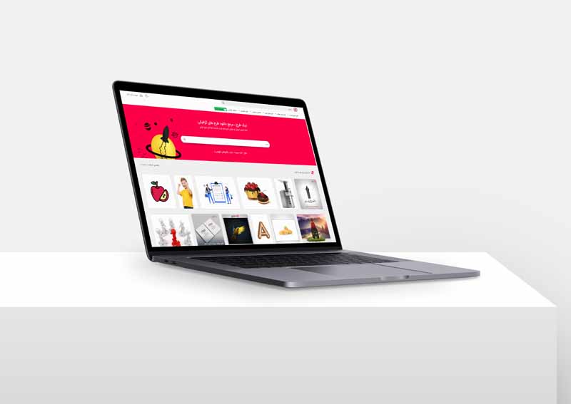 طرح موکاپ لپ تاپ روی سکوی سفید