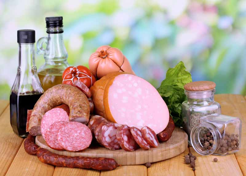 تصویر زیبا از سوسیس و روغن زیتون