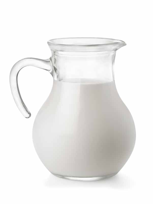 عکس با کیفیت از پارچ شیشه ای شیر
